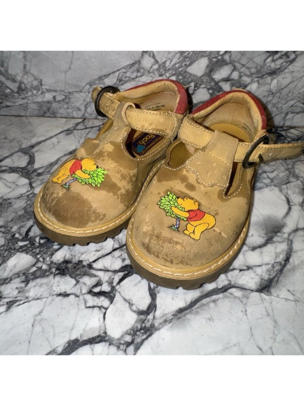 VTG Winnie The Pooh Shoes Size 5 Toddler
